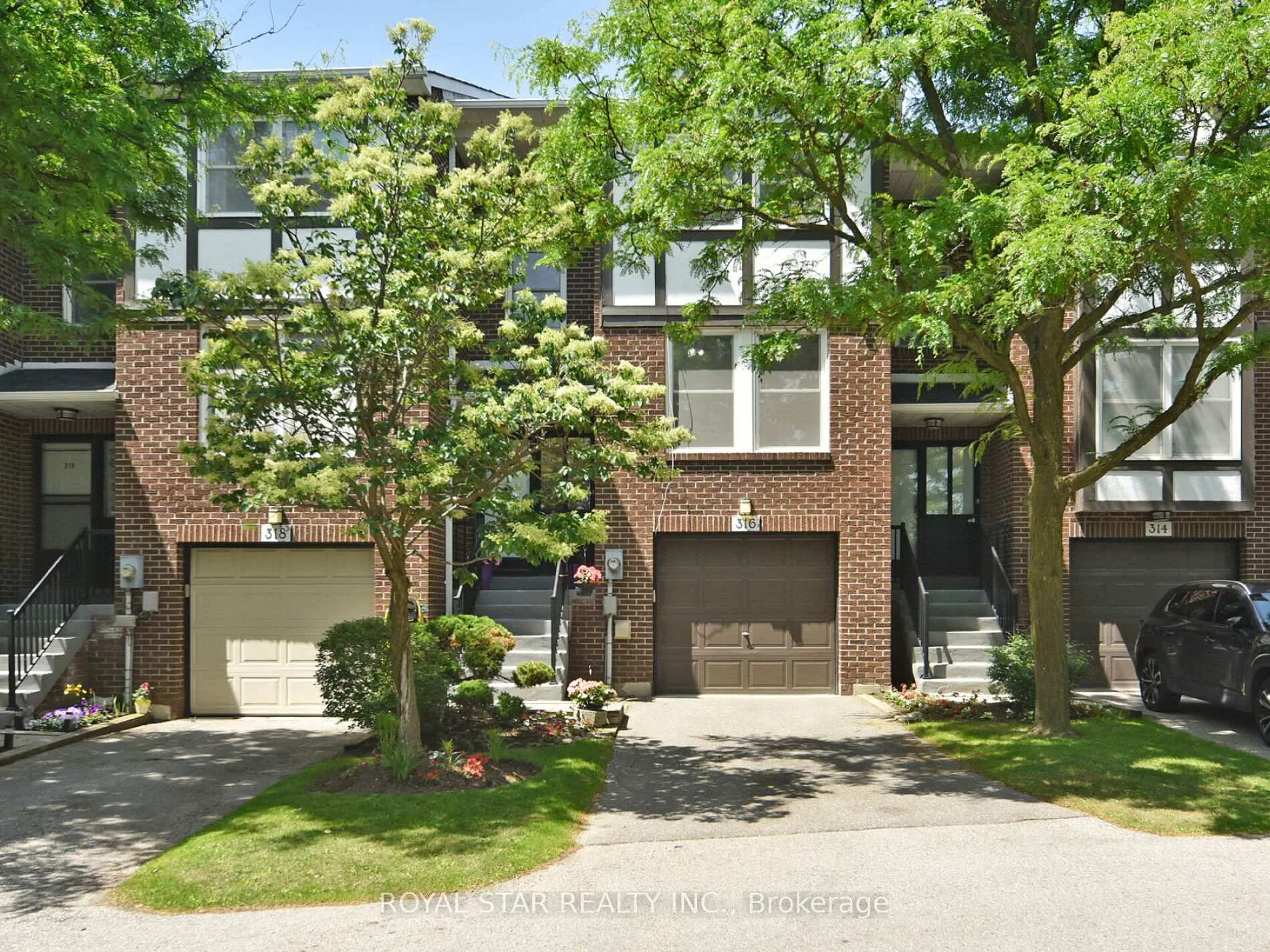 Front of 316 Simonston Boulevard