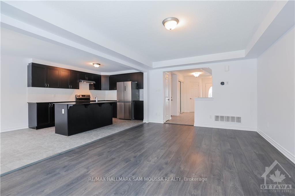 Photo 4 of 395 Aphelion Crescent, Ottawa, Barrhaven - Half Moon Bay — HOMEH