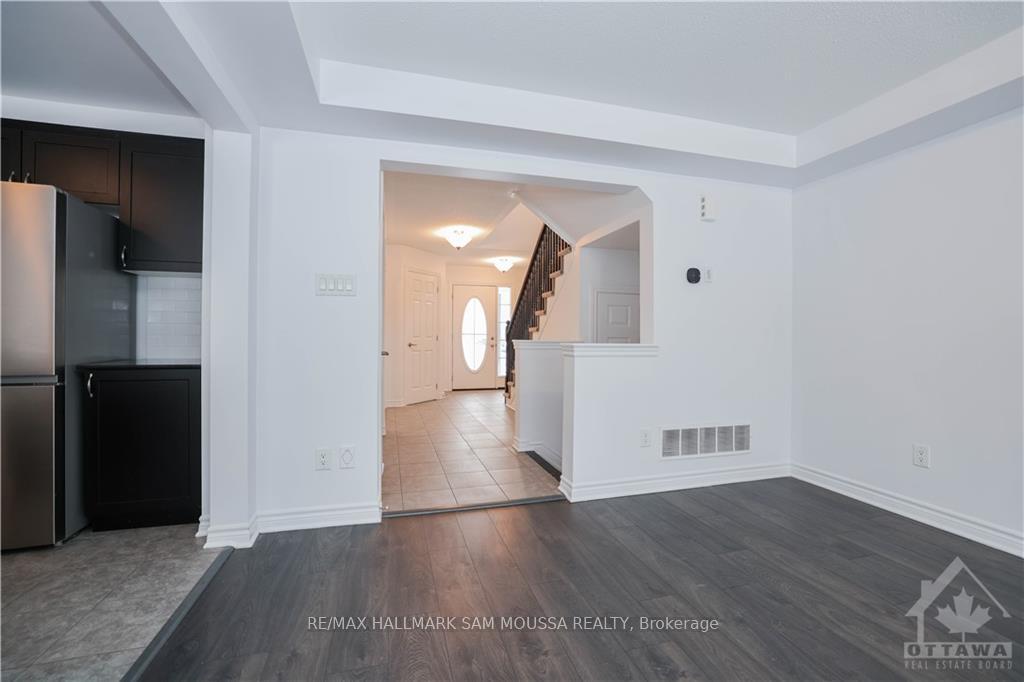 Photo 13 of 395 Aphelion Crescent, Ottawa, Barrhaven - Half Moon Bay — HOMEH