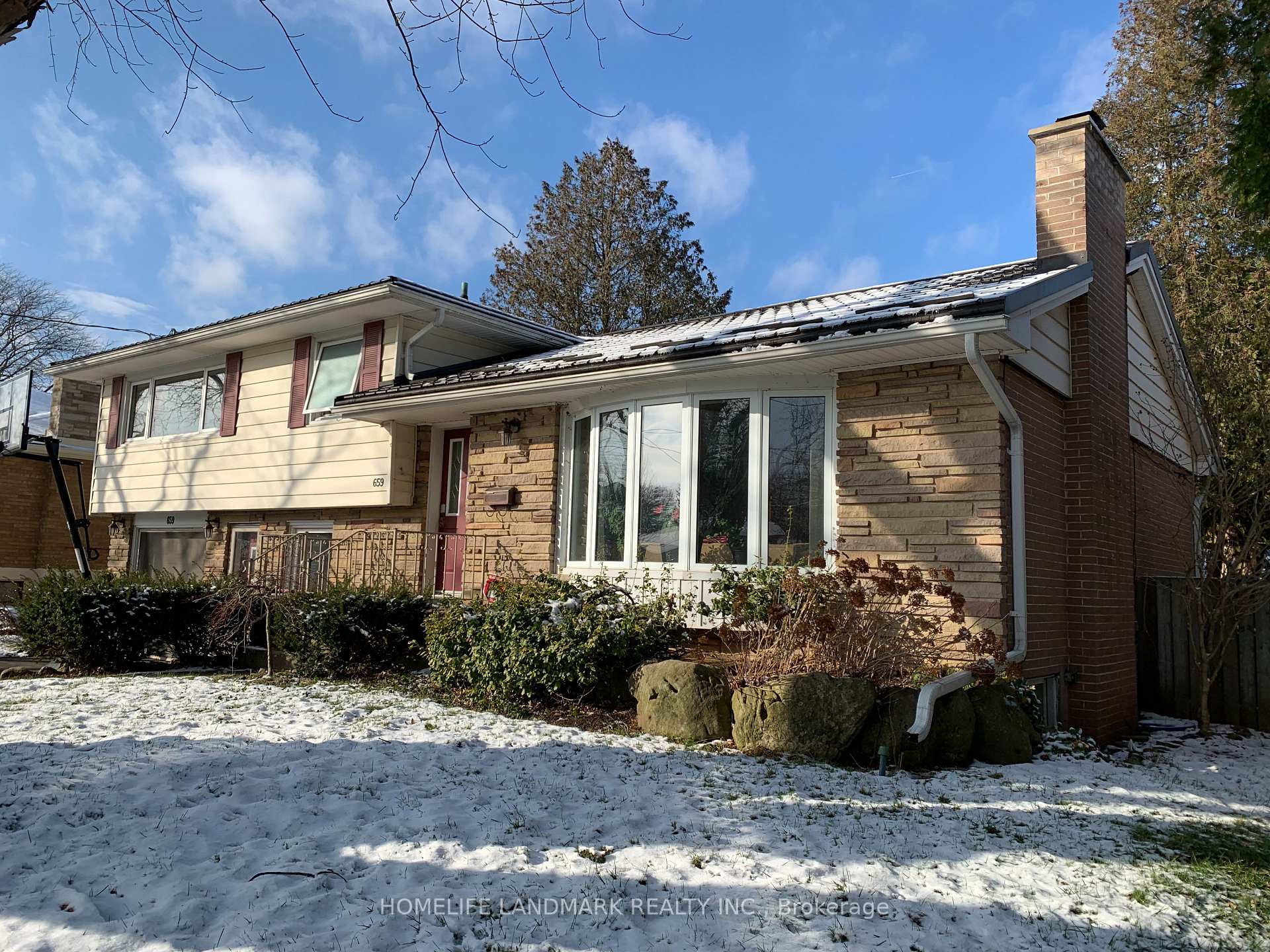 Front of 659 Gayne Boulevard