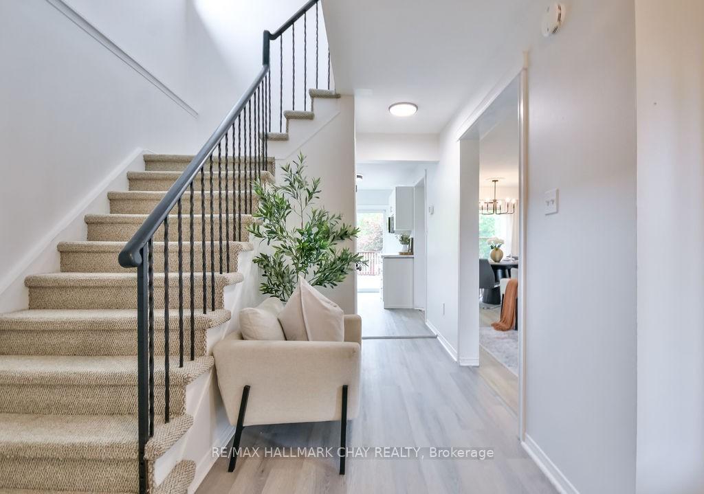 Photo 6 of 103 Garden Drive, Barrie, Painswick South — HOMEH