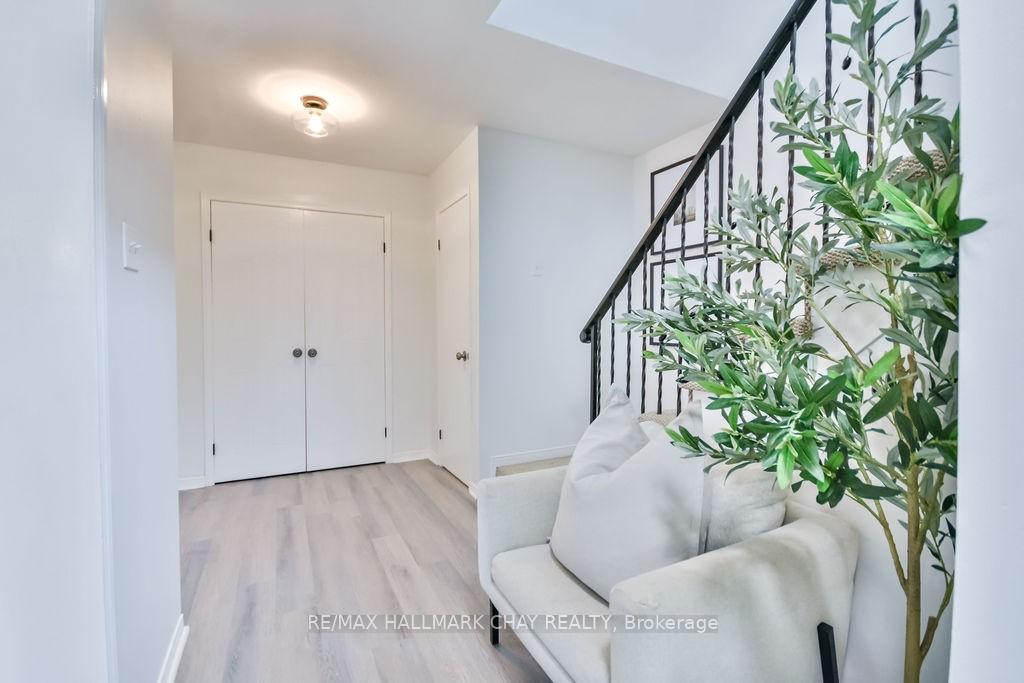 Photo 9 of 103 Garden Drive, Barrie, Painswick South — HOMEH
