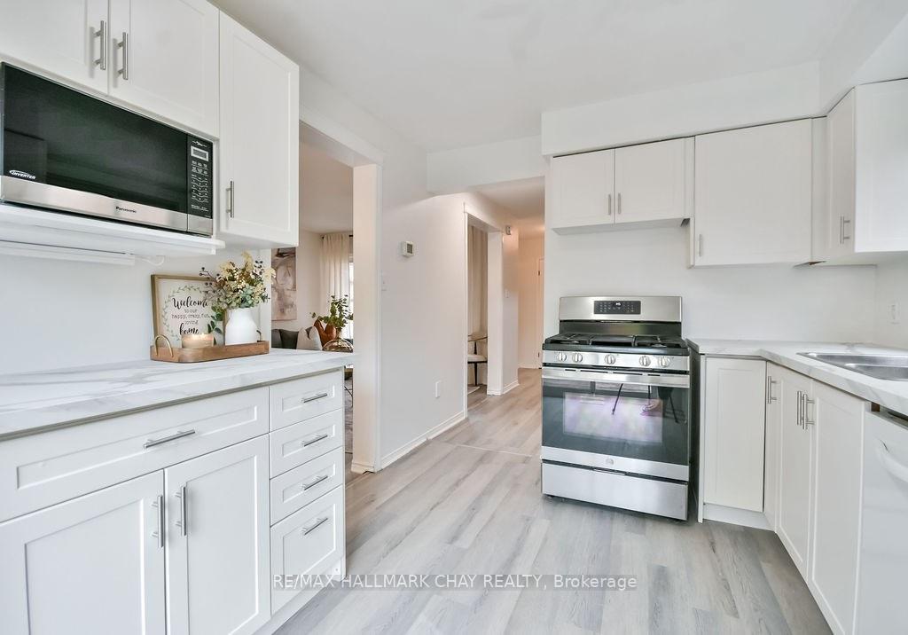 Photo 20 of 103 Garden Drive, Barrie, Painswick South — HOMEH