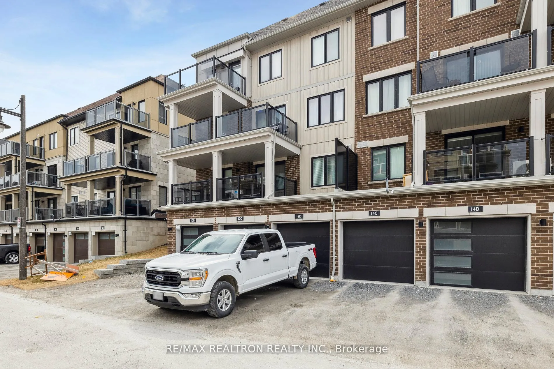 Photo 3 of 12C Lookout Drive, Clarington, Bowmanville — HOMEH