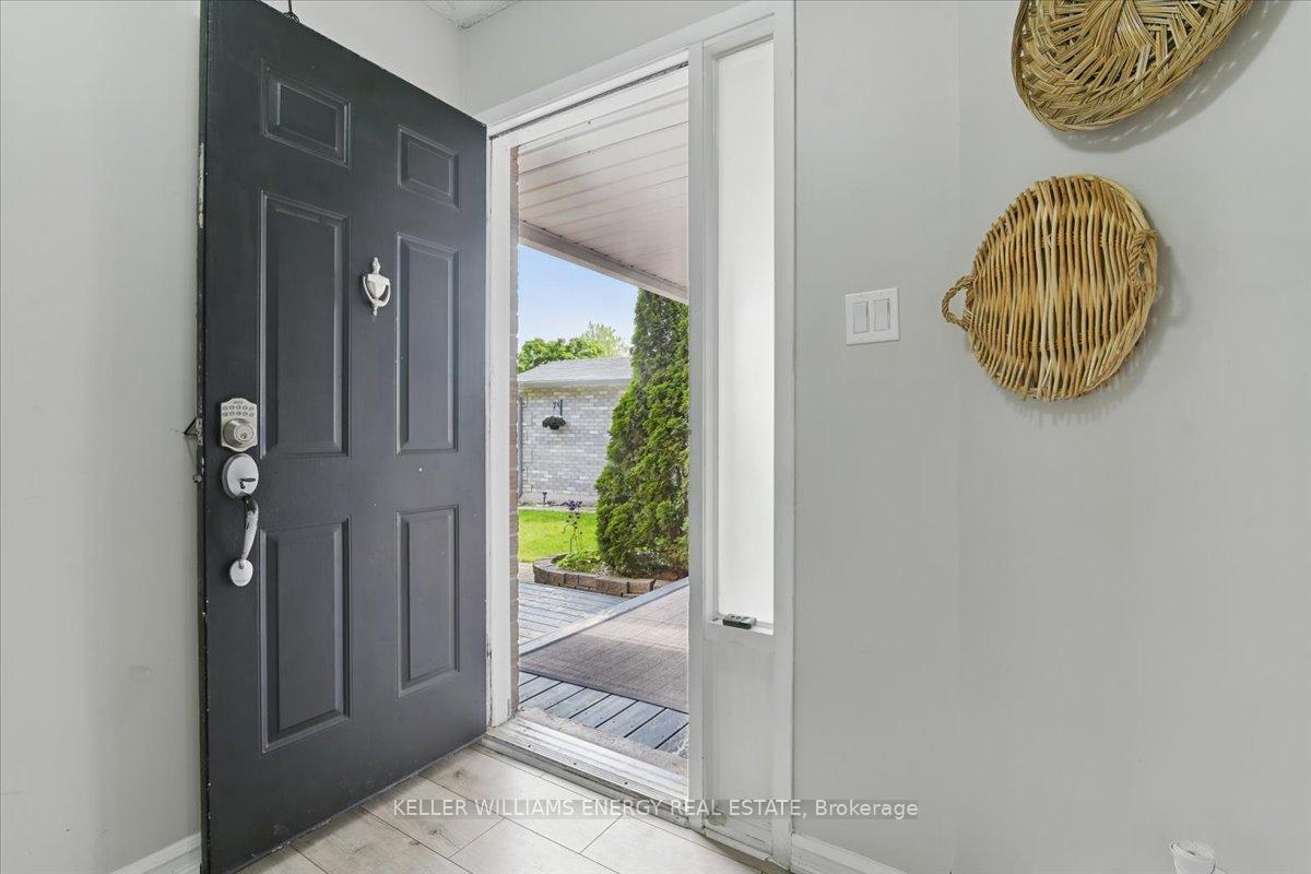 Photo 3 of 89 Yorkville Drive, Clarington, Courtice — HOMEH