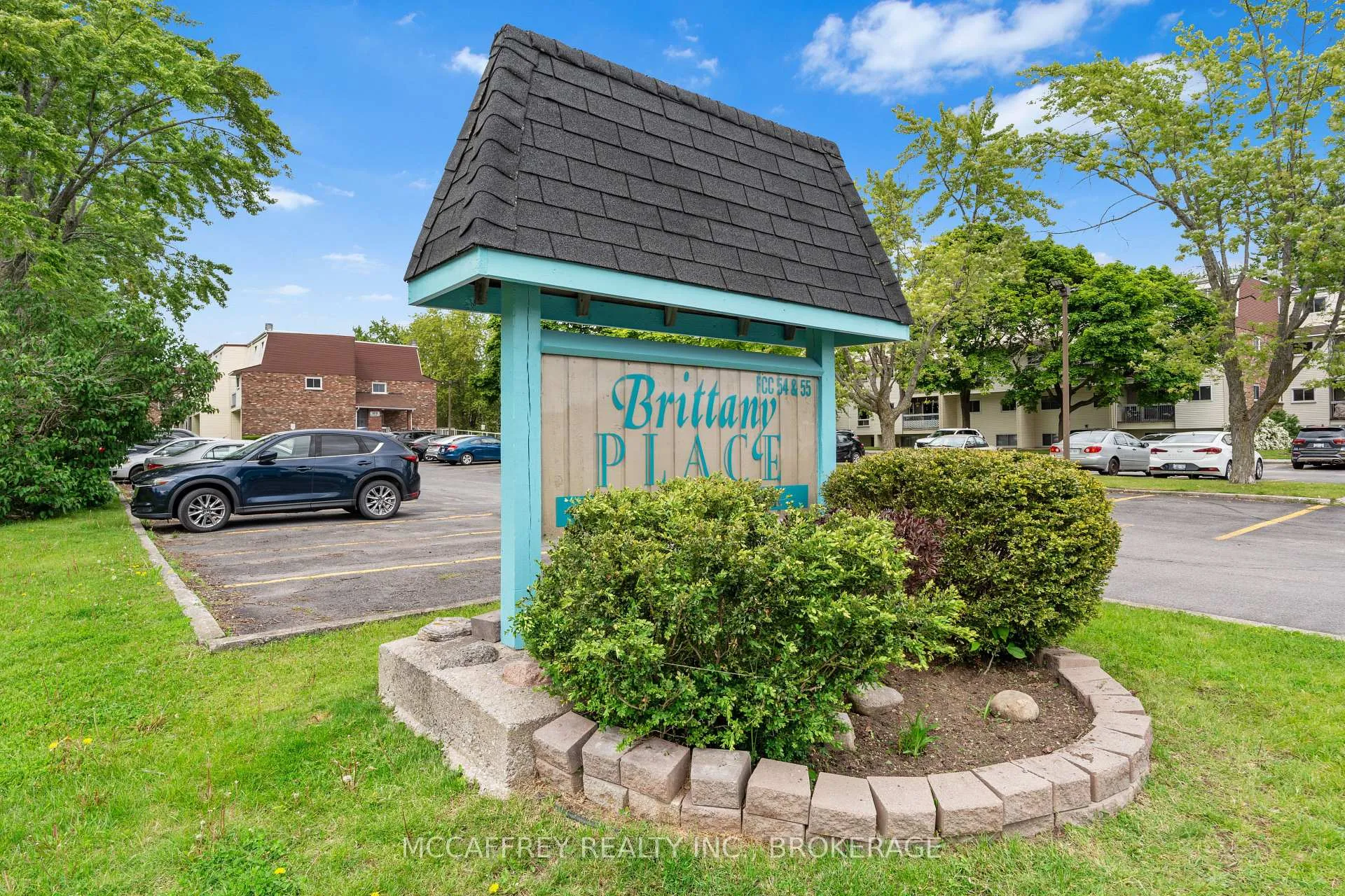 Photo 4 of 1010 Pembridge Crescent, Kingston, North of Taylor-Kidd Blvd — HOMEH