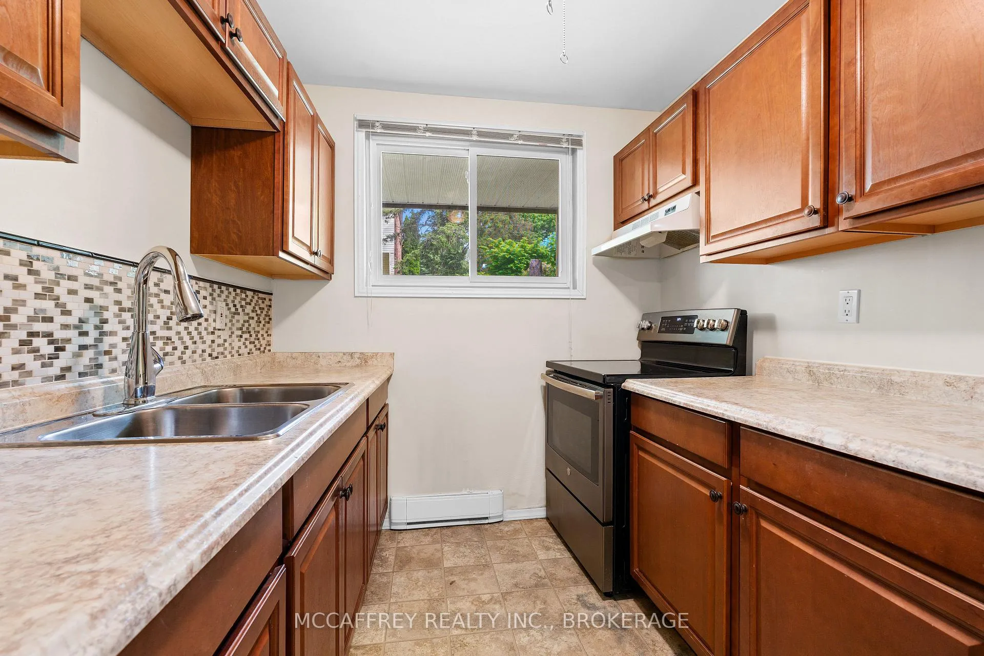 Photo 13 of 1010 Pembridge Crescent, Kingston, North of Taylor-Kidd Blvd — HOMEH