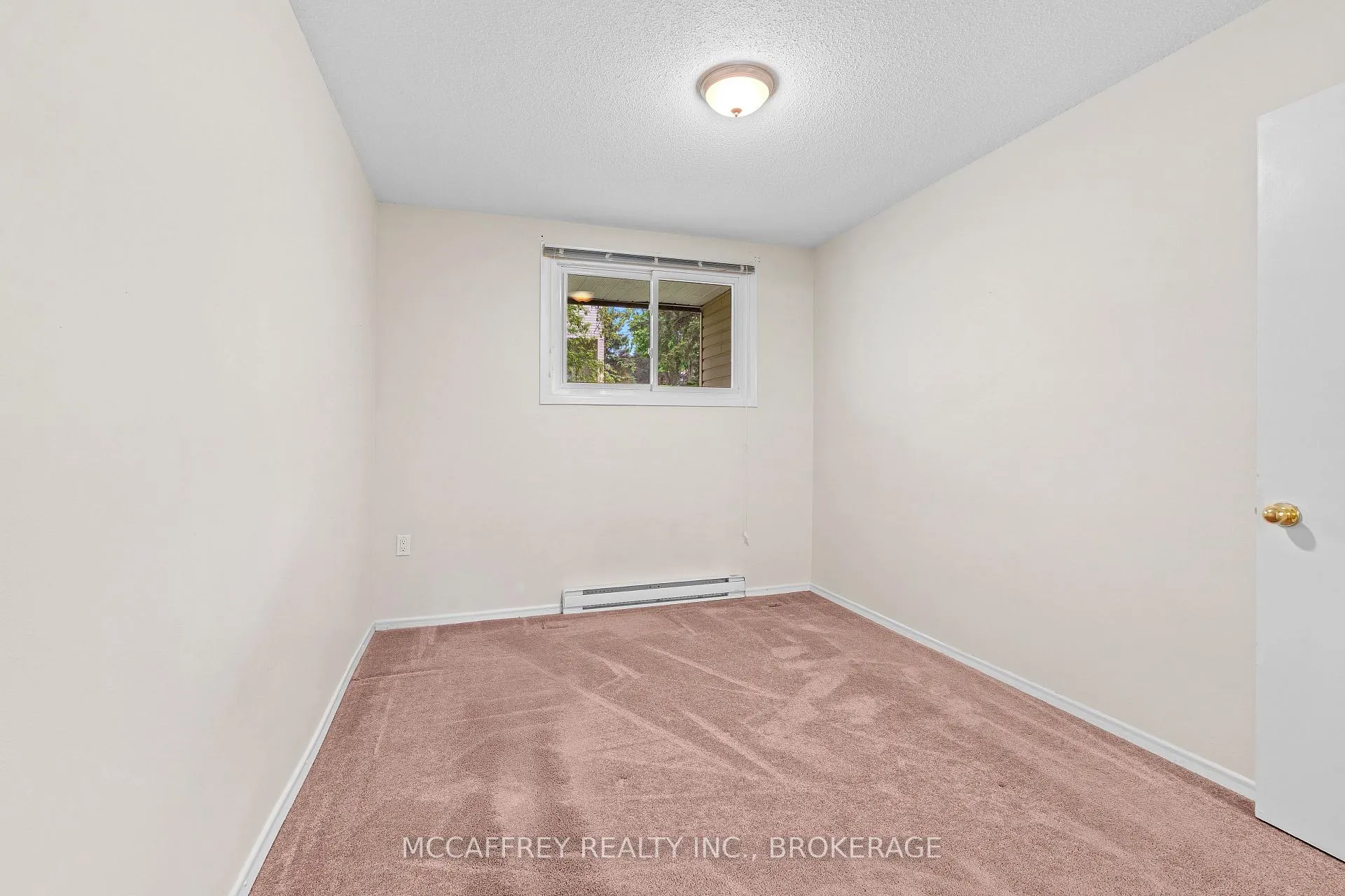 Photo 17 of 1010 Pembridge Crescent, Kingston, North of Taylor-Kidd Blvd — HOMEH