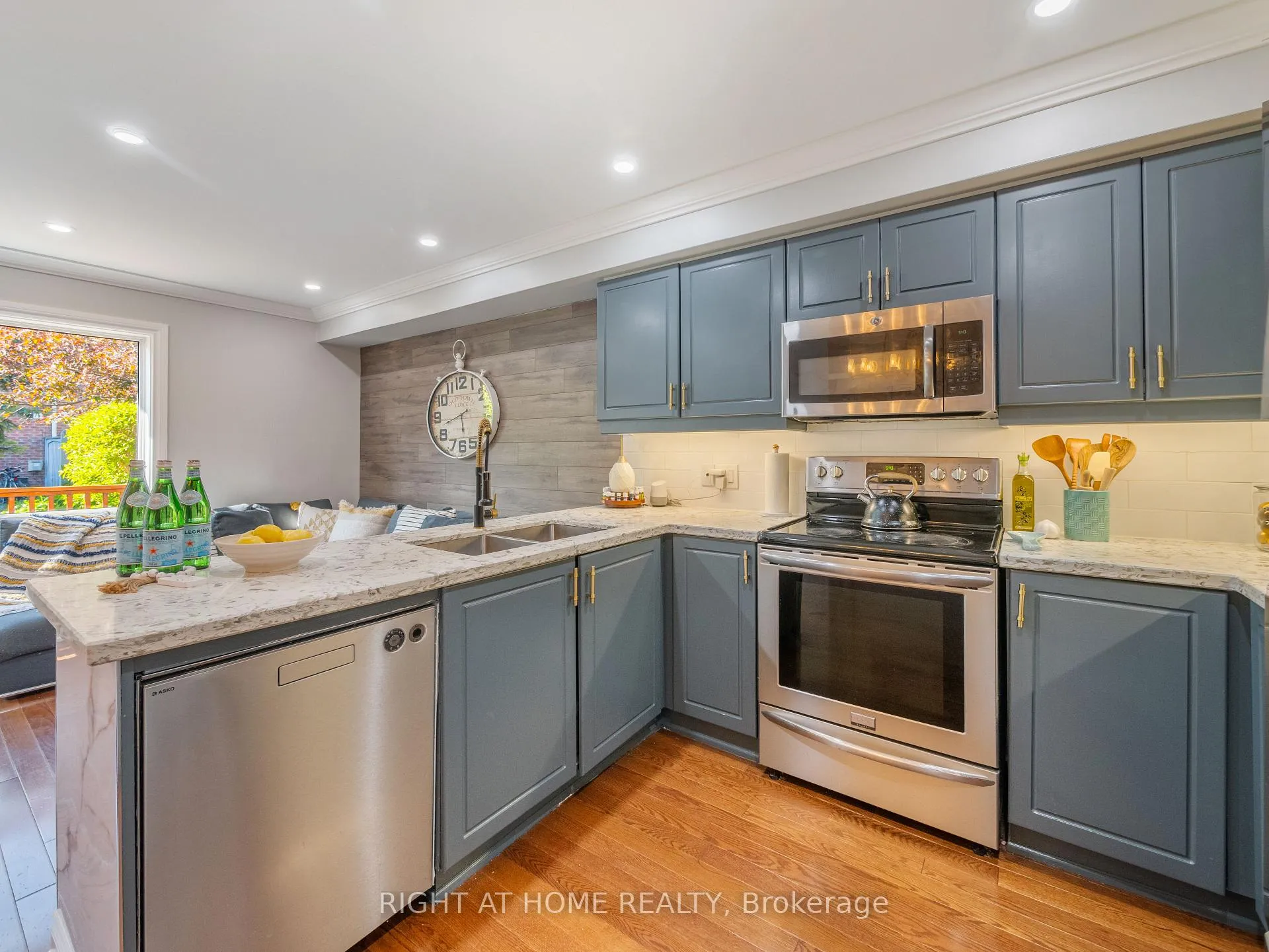 Photo 18 of 76 Torr Lane, Ajax, Central — HOMEH