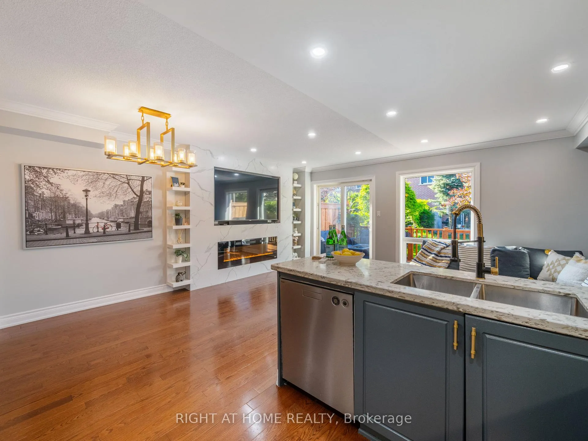 Photo 19 of 76 Torr Lane, Ajax, Central — HOMEH