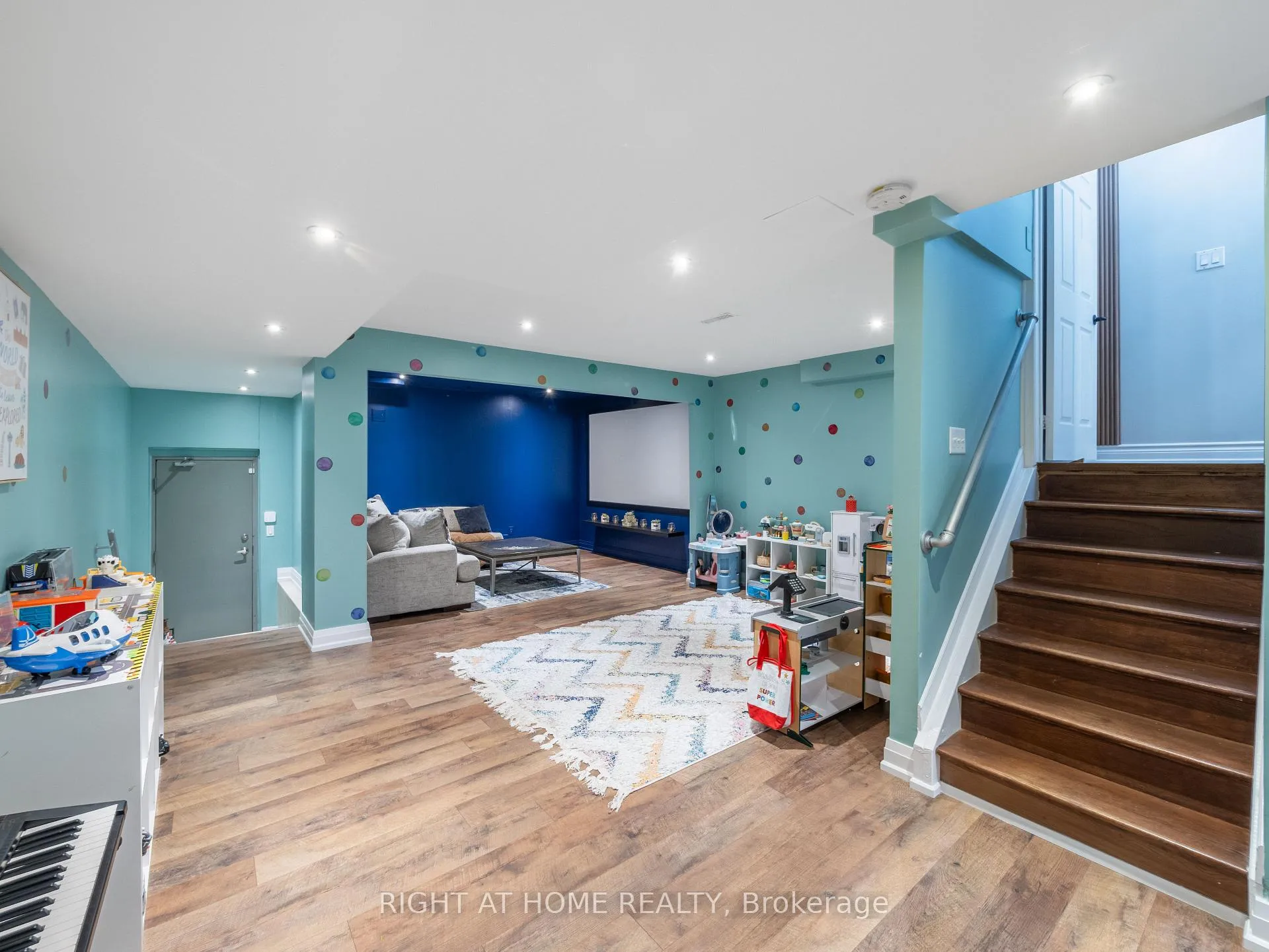 Photo 39 of 76 Torr Lane, Ajax, Central — HOMEH