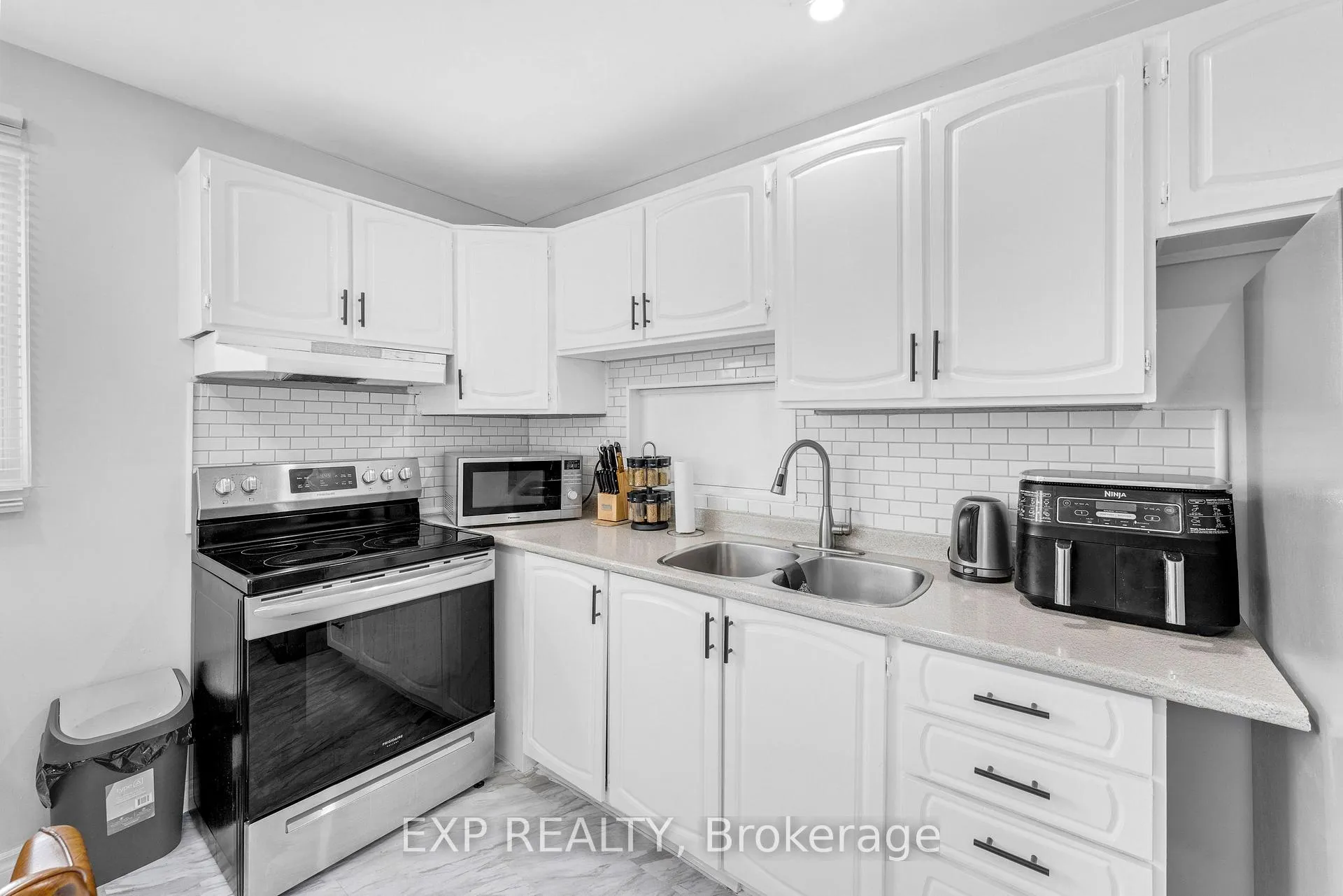 Photo 10 of 178 Silver Aspen Crescent, Kitchener — HOMEH