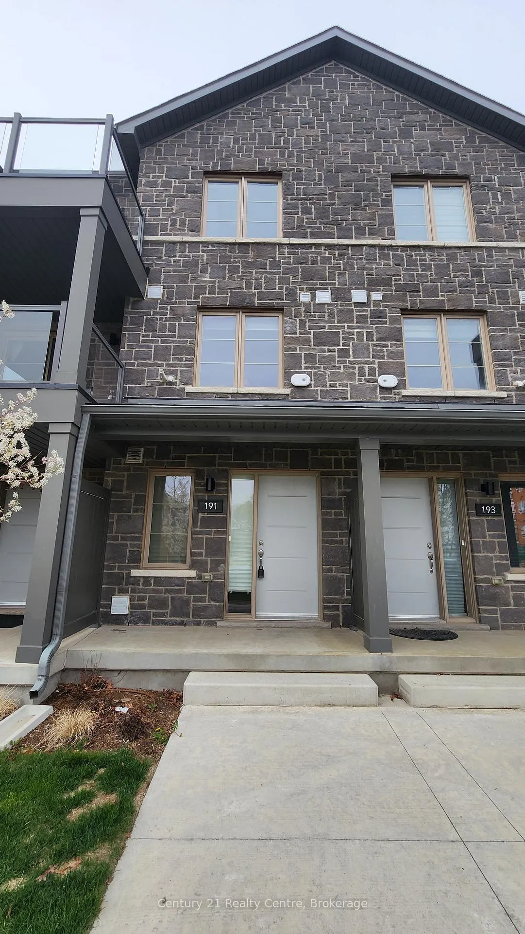 Front of 191 West Oak Trail