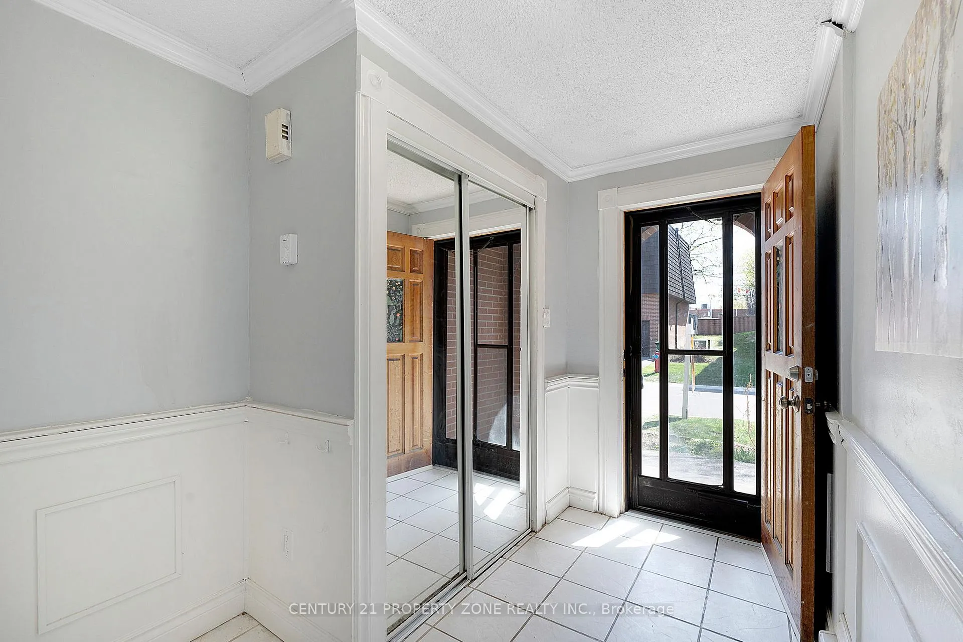 Photo 2 of 55 Darras Court, Brampton, Southgate — HOMEH