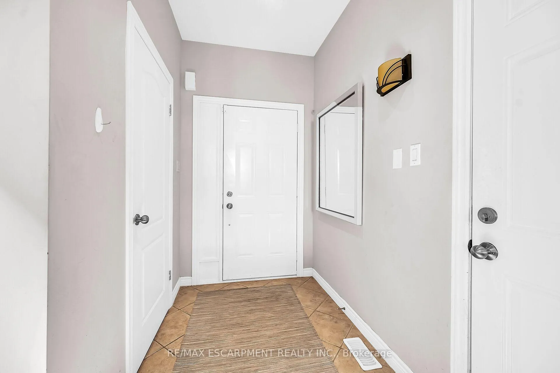 Photo 5 of 78 Myers Lane, Hamilton, Ancaster — HOMEH