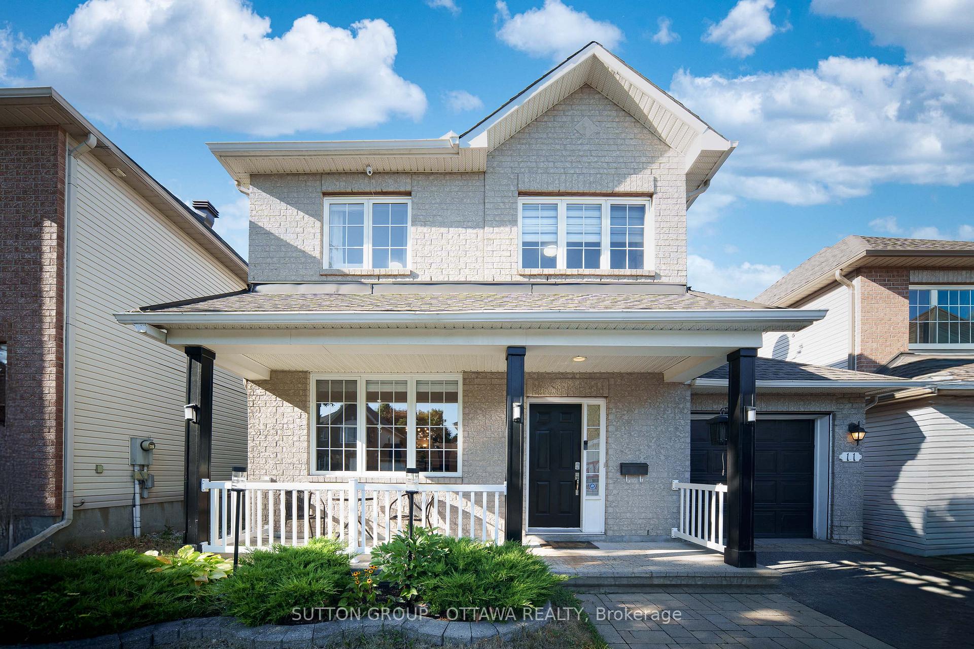 Front of 11 Baypointe Crescent
