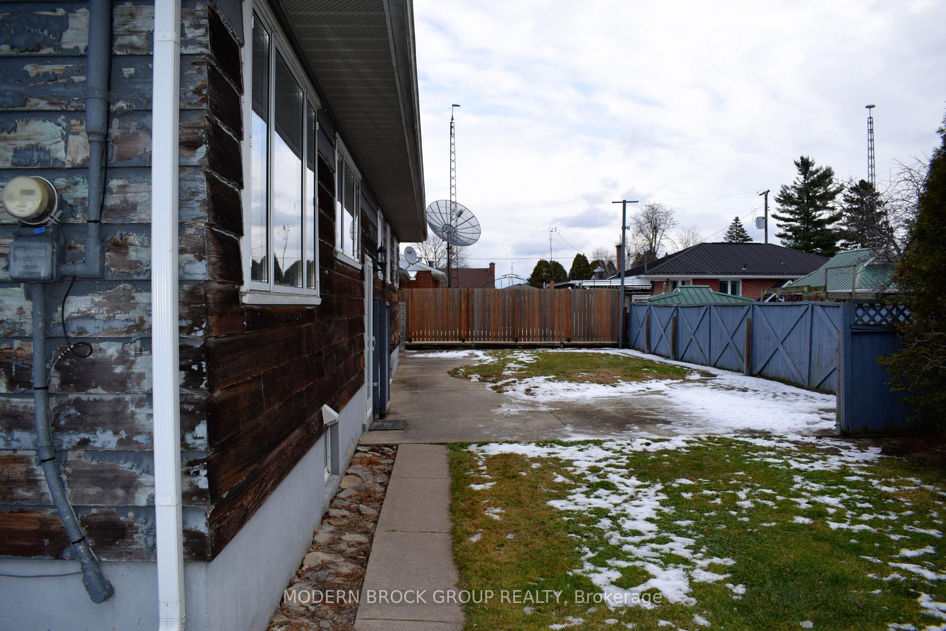 Photo 5 of 905 George Street, Edwardsburgh/Cardinal, Town of Cardinal — HOMEH