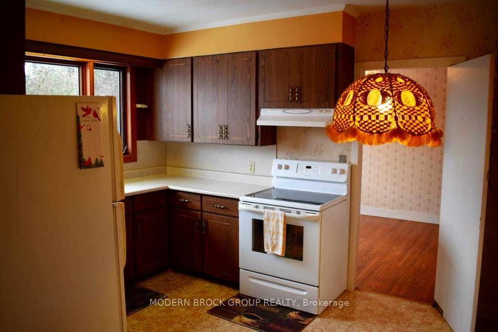 Photo 7 of 905 George Street, Edwardsburgh/Cardinal, Town of Cardinal — HOMEH