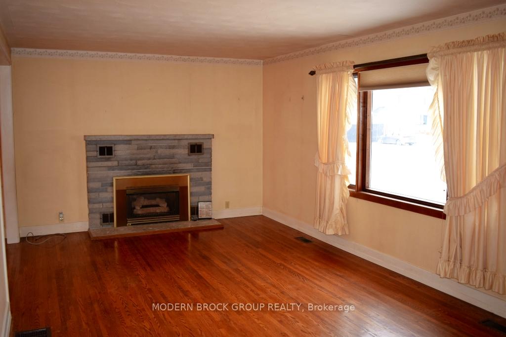 Photo 11 of 905 George Street, Edwardsburgh/Cardinal, Town of Cardinal — HOMEH