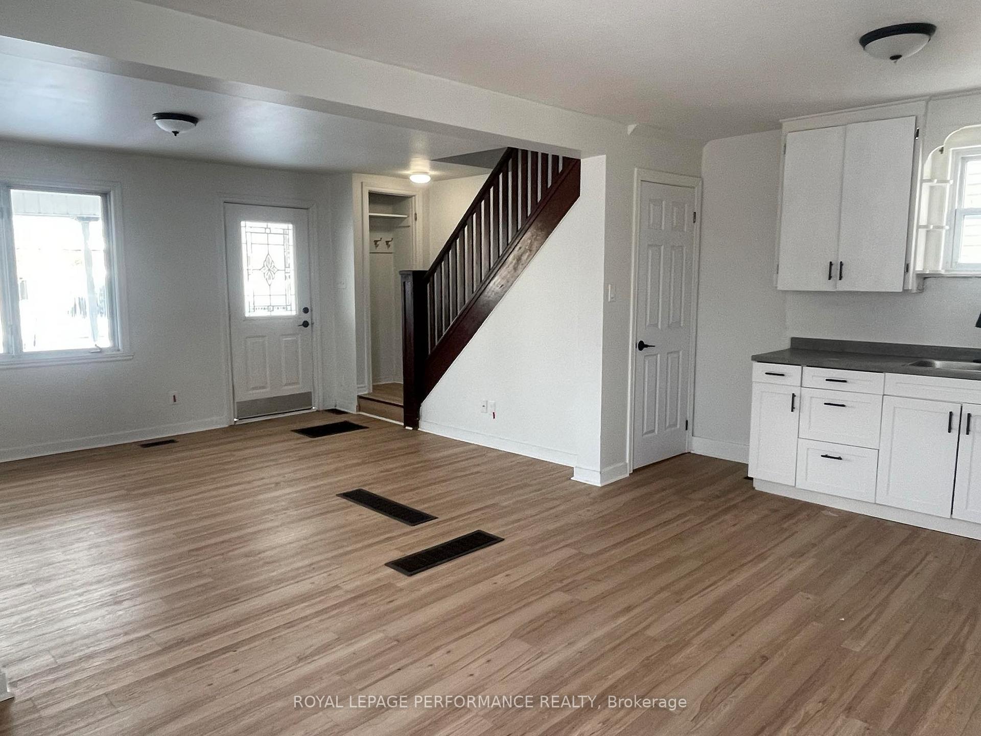 Photo 5 of 110-110a Eleventh Street E, Cornwall — HOMEH