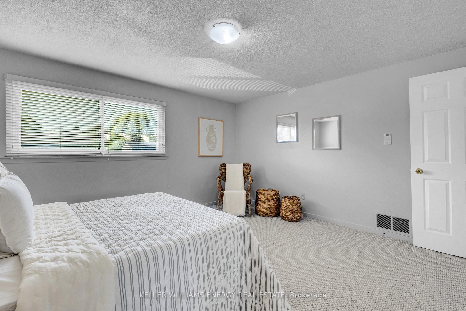 Photo 19 of 54 Alonna Street, Clarington, Bowmanville — HOMEH
