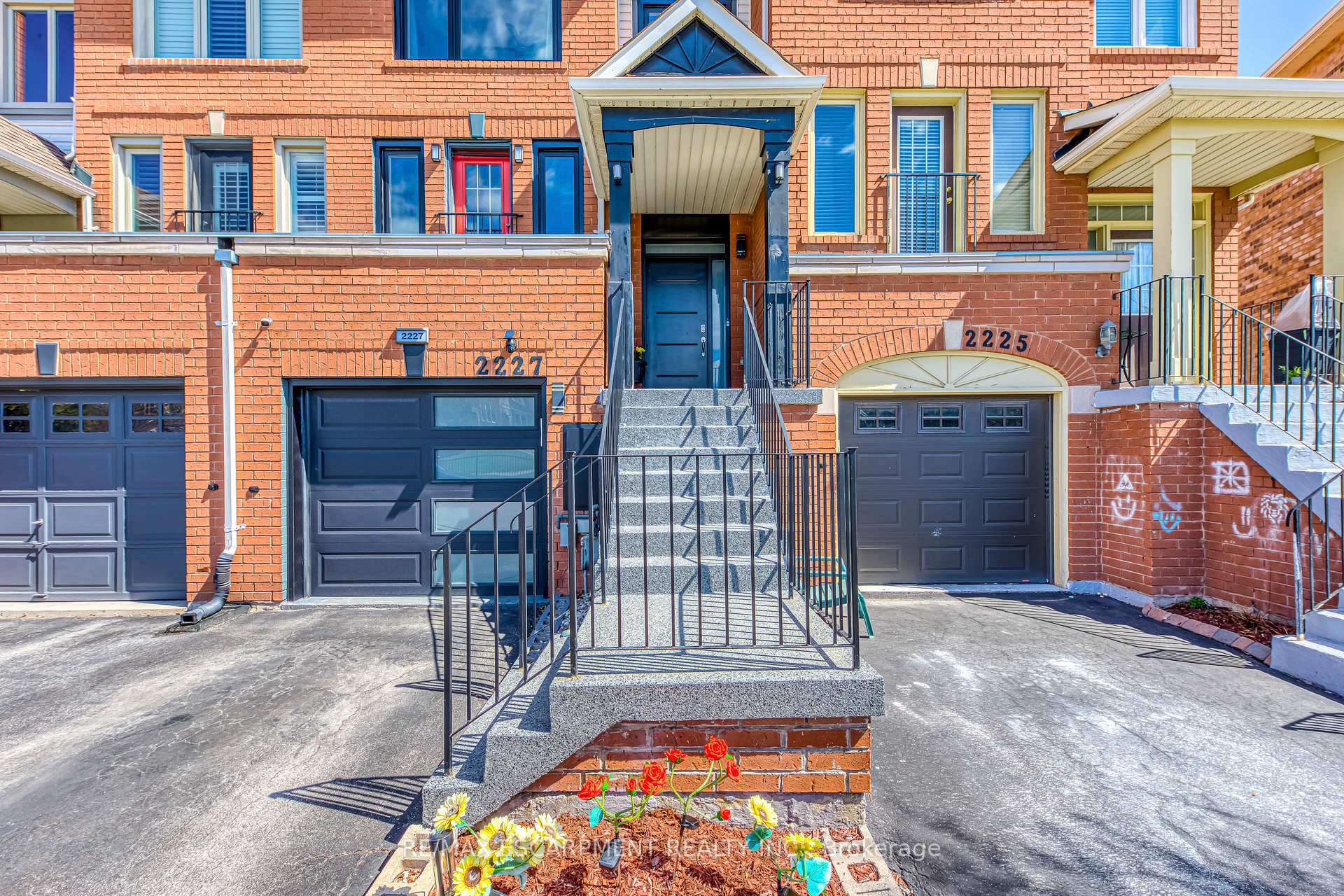Photo 2 of 2227 Prescott Place, Burlington, Orchard — HOMEH