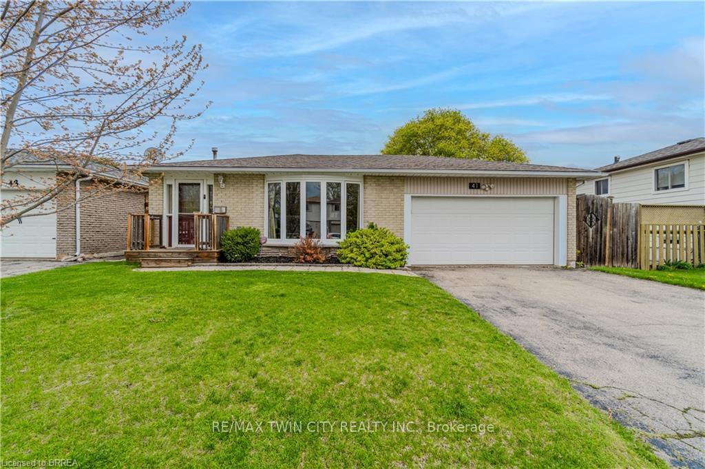 Photo 1 of 41 Forest Drive, Brant, Paris — HOMEH