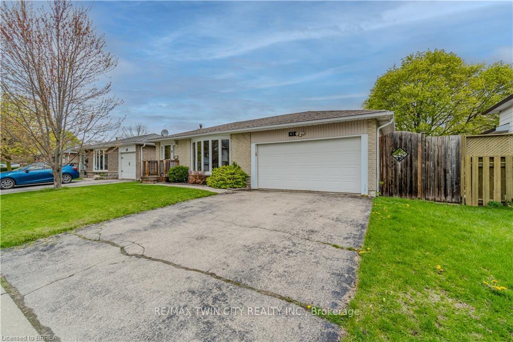 Photo 2 of 41 Forest Drive, Brant, Paris — HOMEH