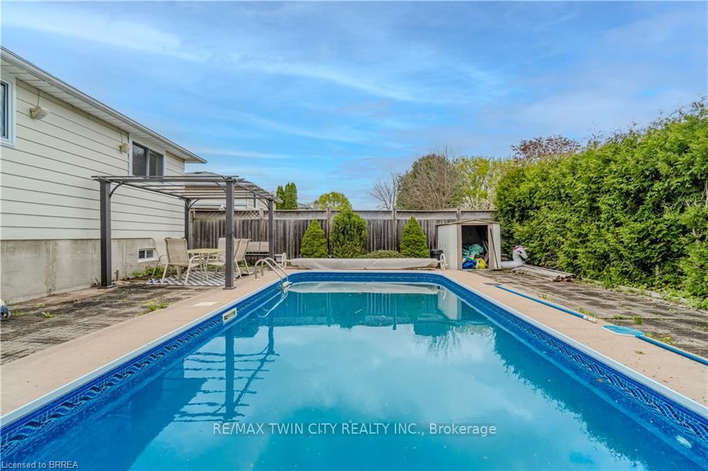 Photo 3 of 41 Forest Drive, Brant, Paris — HOMEH