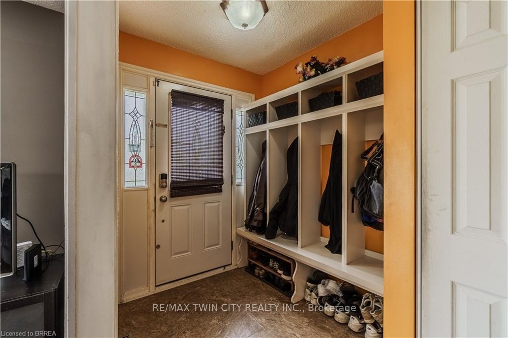 Photo 4 of 41 Forest Drive, Brant, Paris — HOMEH