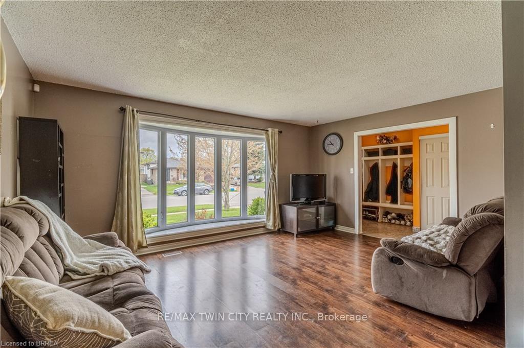 Photo 6 of 41 Forest Drive, Brant, Paris — HOMEH