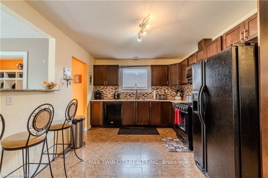 Photo 7 of 41 Forest Drive, Brant, Paris — HOMEH