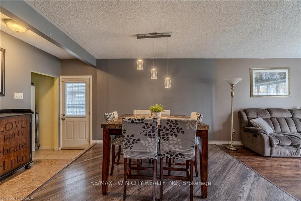 Photo 10 of 41 Forest Drive, Brant, Paris — HOMEH