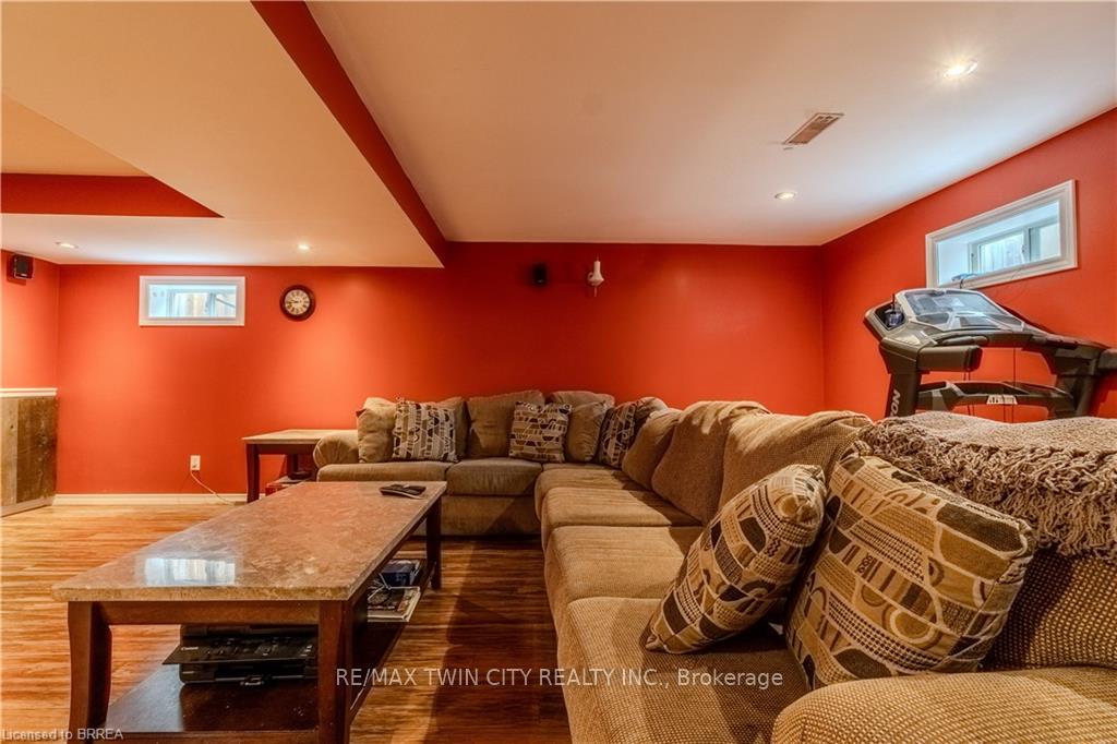 Photo 17 of 41 Forest Drive, Brant, Paris — HOMEH