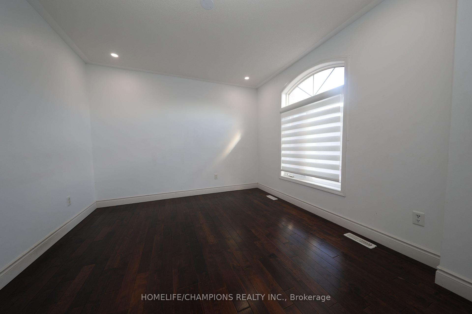 Photo 5 of 18 Lawrence Town Street, Ajax, South West — HOMEH
