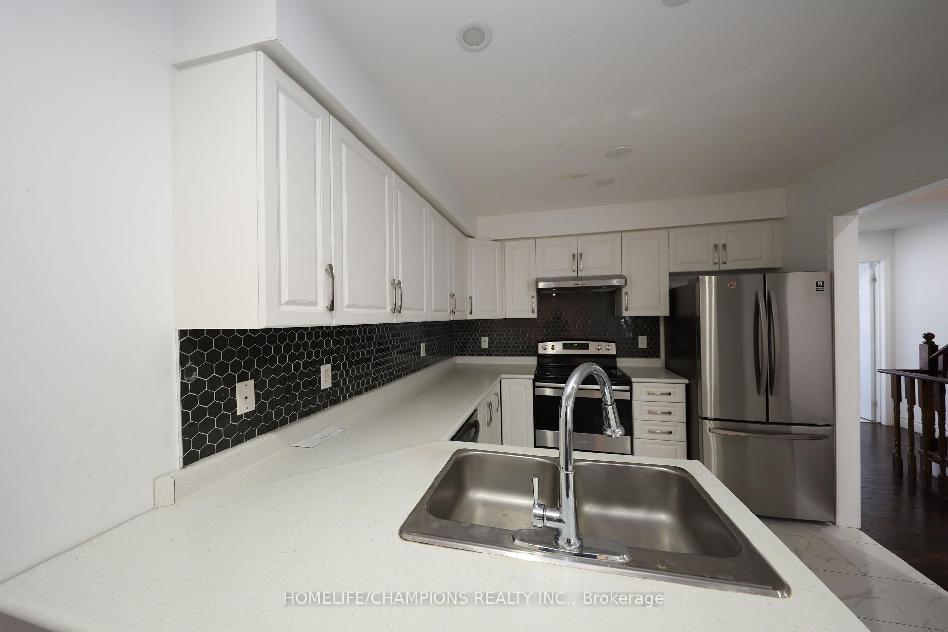 Photo 6 of 18 Lawrence Town Street, Ajax, South West — HOMEH
