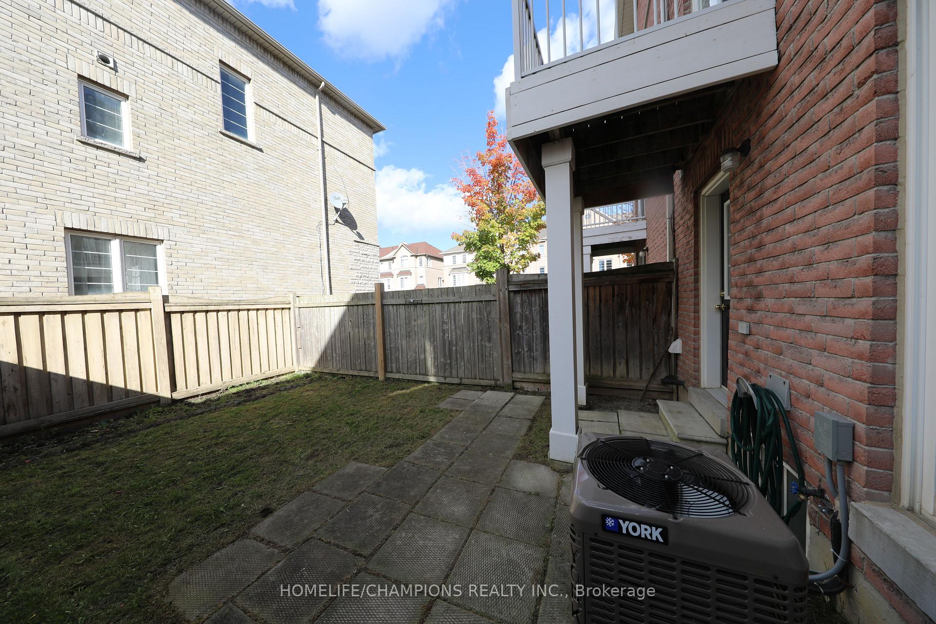 Photo 17 of 18 Lawrence Town Street, Ajax, South West — HOMEH