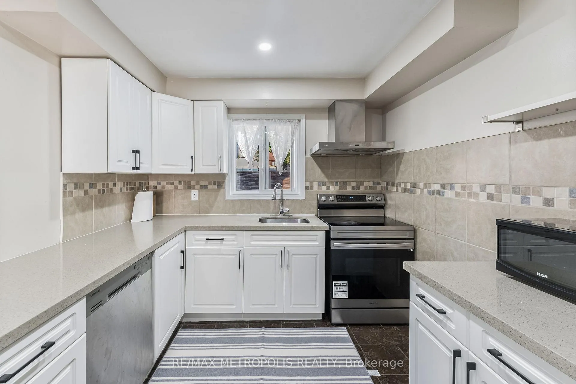 Photo 6 of 21 Hetherington Place, Brampton, Central Park — HOMEH