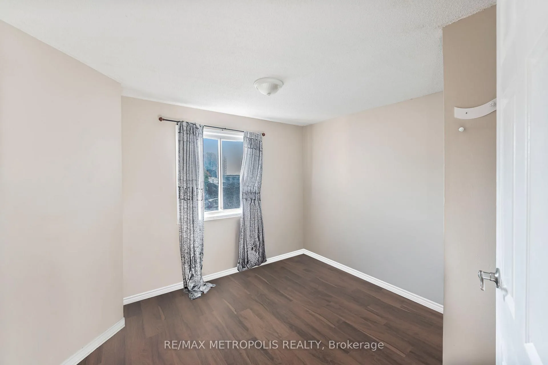 Photo 9 of 21 Hetherington Place, Brampton, Central Park — HOMEH