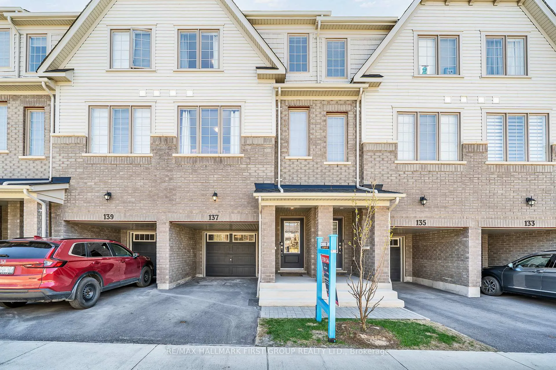Photo 2 of 137 Danzatore Path, Oshawa, Windfields — HOMEH