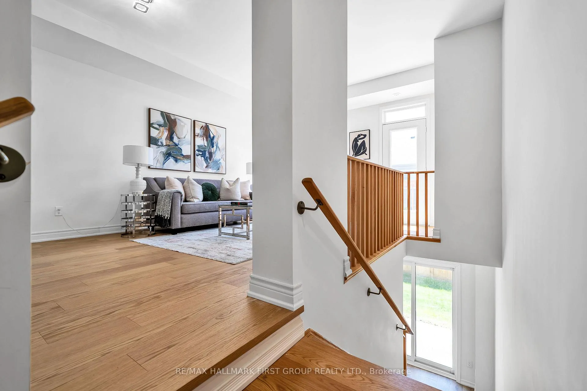 Photo 6 of 137 Danzatore Path, Oshawa, Windfields — HOMEH