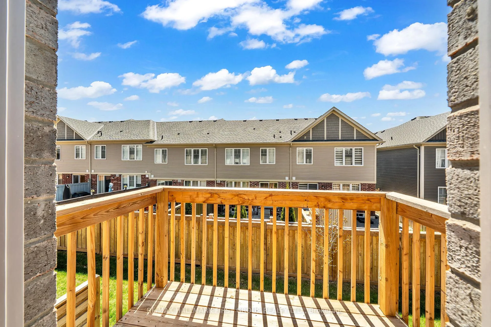 Photo 11 of 137 Danzatore Path, Oshawa, Windfields — HOMEH