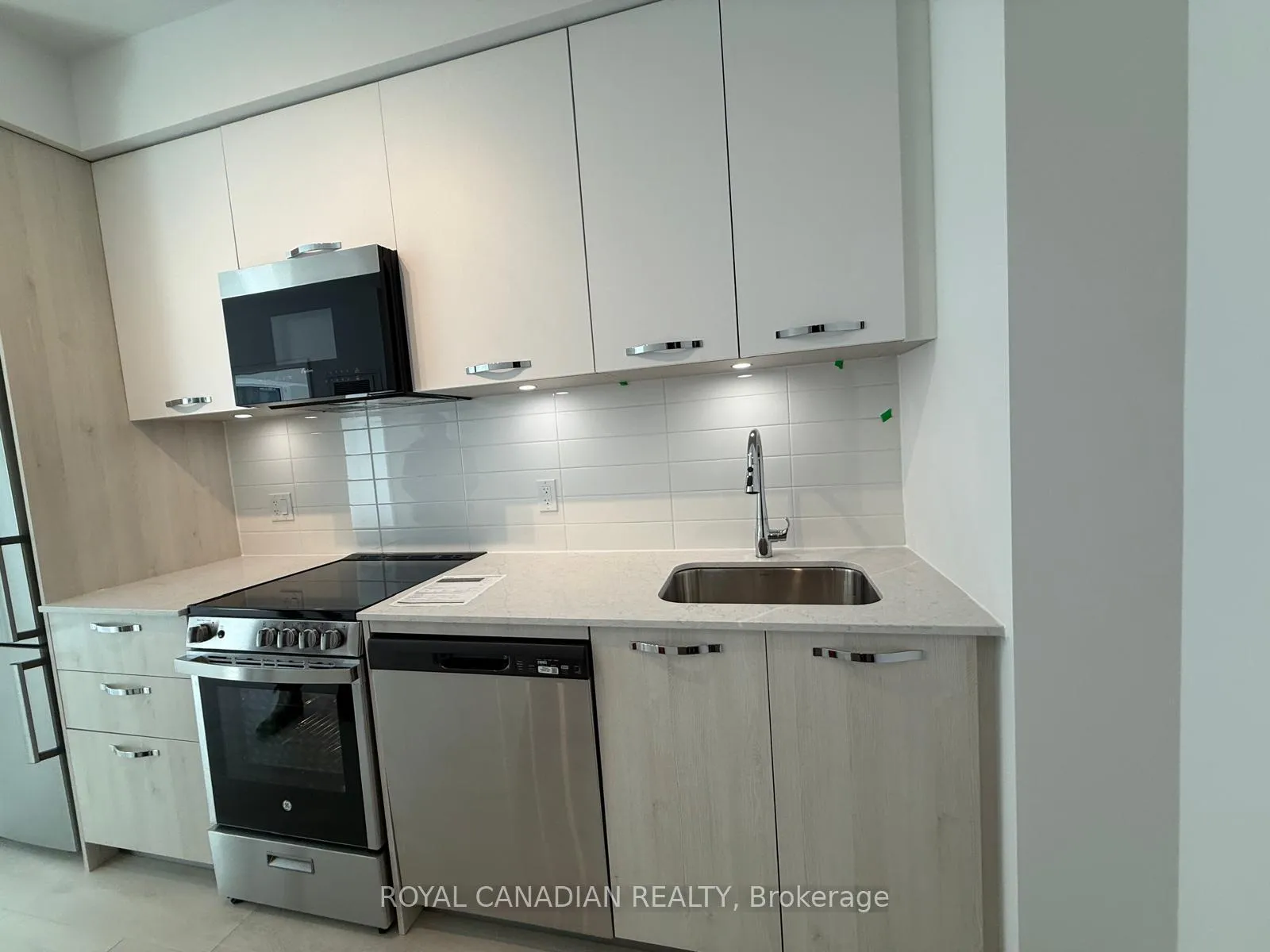 Photo 8 of Unit 418, 75 James Street S, Hamilton, Corktown — HOMEH