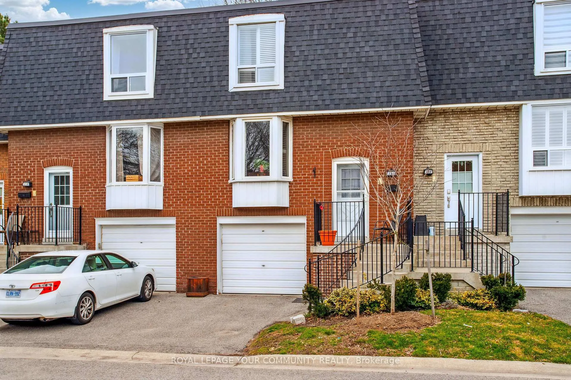 Front of 220 Royal Orchard Boulevard