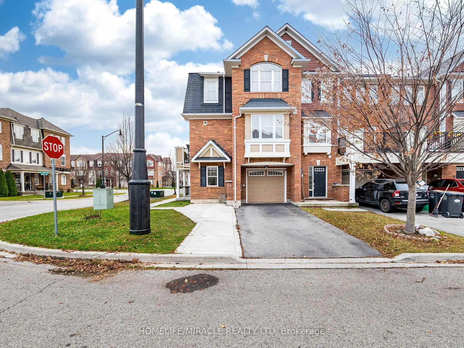 Photo 3 of 4 Baby Pointe Trail, Brampton, Northwest Brampton — HOMEH