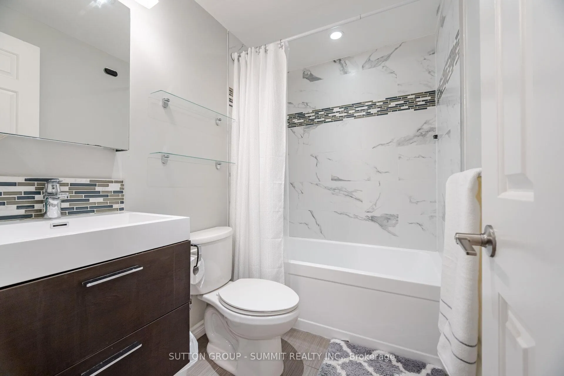 Photo 19 of 55 Confederation Way, Markham, Thornhill — HOMEH