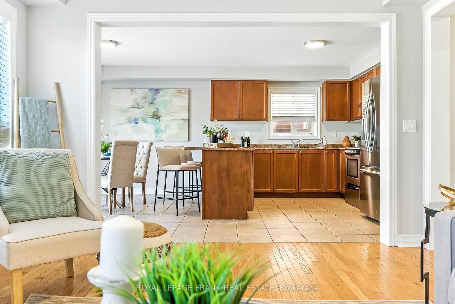 Photo 11 of 34 Rosswell Drive, Clarington, Courtice — HOMEH