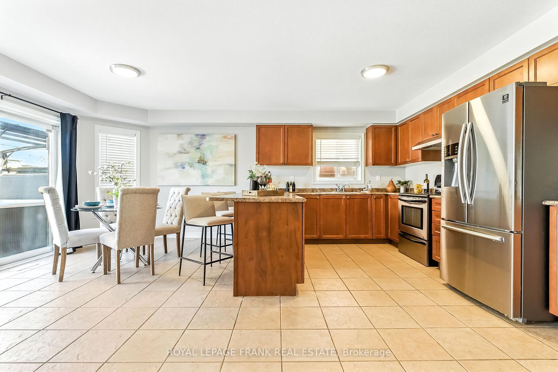 Photo 12 of 34 Rosswell Drive, Clarington, Courtice — HOMEH