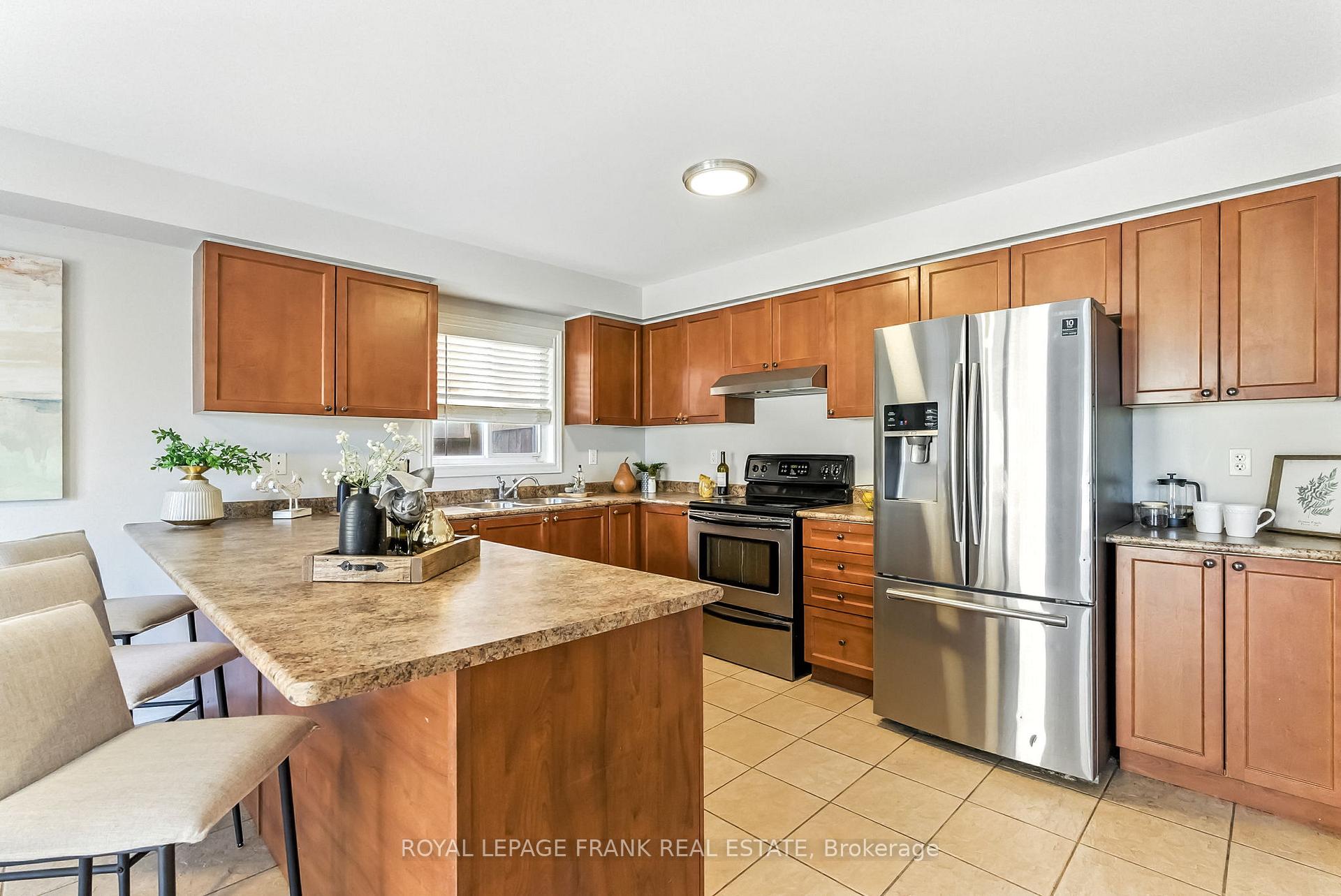 Photo 13 of 34 Rosswell Drive, Clarington, Courtice — HOMEH
