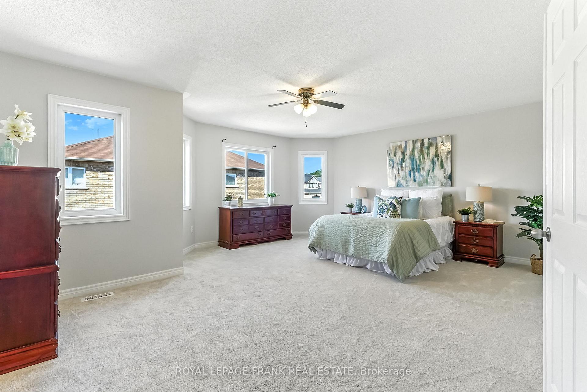 Photo 19 of 34 Rosswell Drive, Clarington, Courtice — HOMEH